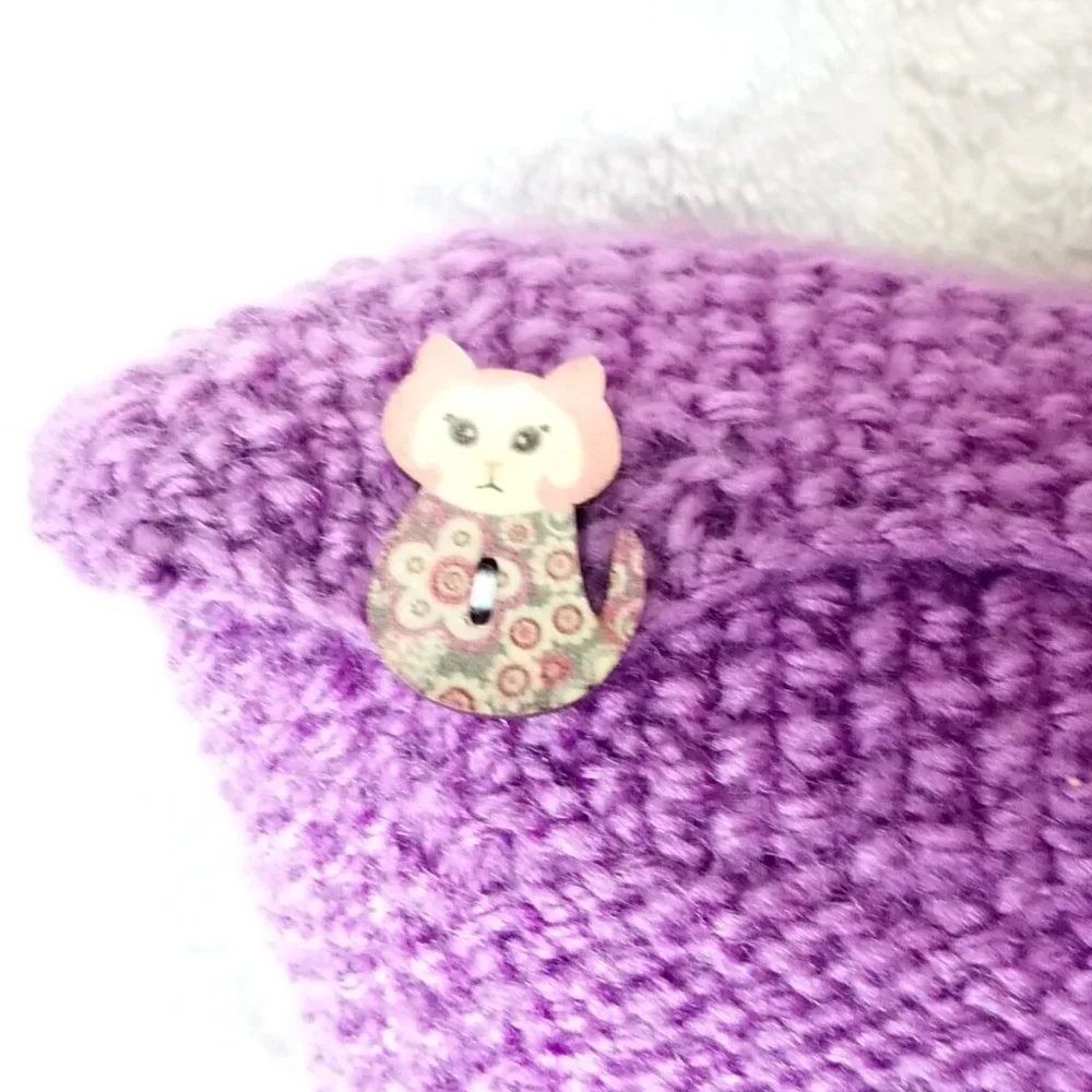 Hand Crafted Knit Throw Pillow Orchid Lilac Cat Buttons Sofa Couch Essenti…